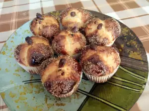 Маффины с изюмом из теста для кулича
