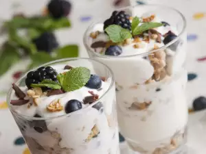 черника с орехами и кислым молоком