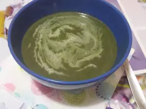 Крем-суп с крапивой и молоком