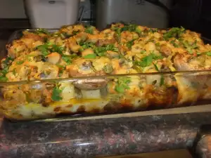 Фрикадельки с картофелем и овощами