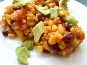 Марокканский кускус с овощами и авокадо