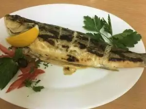 Маринованный лаврак на гриле