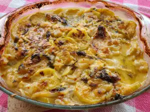 Легкая мусака с кабачками, баклажанами и картофелем