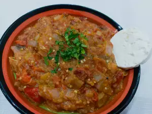 Летнее блюдо с баклажанами и сладким перцем