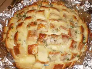 Луково-чесночный хлеб с сыром