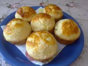 Мягкие маффины с брынзой и сыром