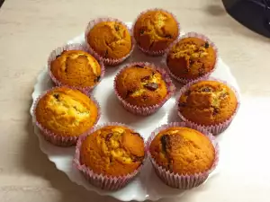 Маффины с горьким шоколадом и изюмом