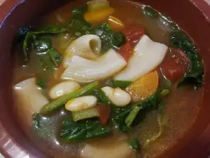 Макаронный суп с фасолью и шпинатом