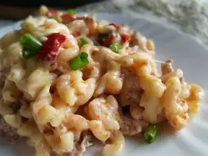 Макароны с мясным фаршем, помидорами и сливками