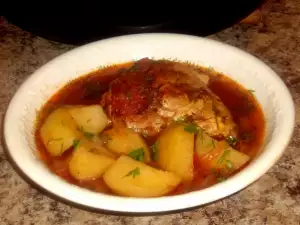 Картофельная запеканка с мясом в глиняном горшке