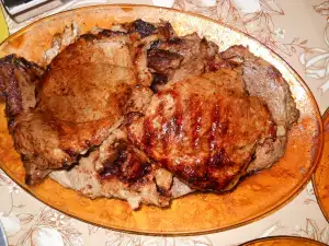 Маринованные стейки с унисоусом и красным вином
