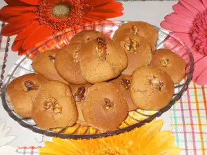 Праздничные пряники с грецкими орехами