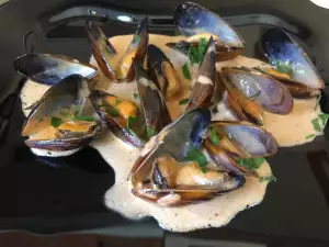 Мидии с плавленым сыром и сливками