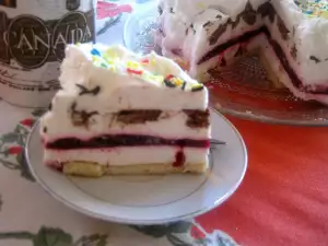 Молочно-сливочный торт с печеньем и фруктами