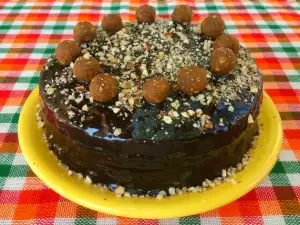 Веганский морковный торт с глазурью и грецкими орехами