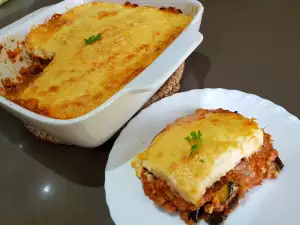 Греческая мусака с кабачками, баклажанами и фаршем