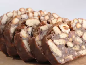 Сладкая колбаса с печеньем и лукумом