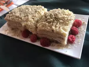 Орехововый торт из печенья с банановым кремом