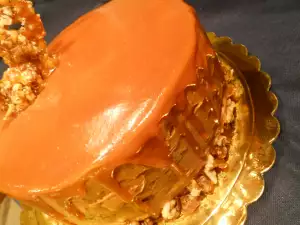 Орехово-карамельный торт с яблоками