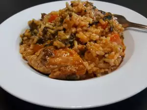 Рис с крылышками и помидорами