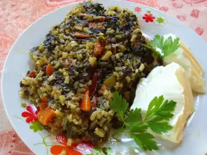 Рис с щавелем и крапивой в духовке