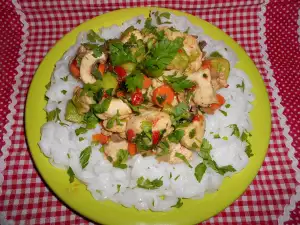 Рисовые спагетти с курицей и овощами