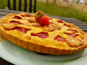 Пай со свежей клубникой и ароматом ванили