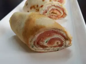 Блинчики со сливочным сыром и семгой