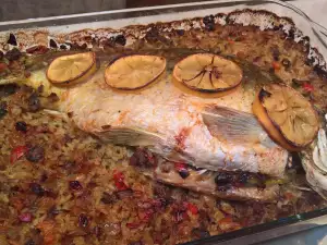 Карп фаршированный с фаршем и грецкими орехами