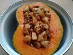 Тыква, фаршированная фруктами, орехами и рахат-лукумом