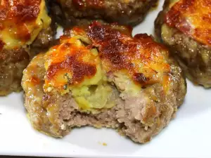 Мясные гнездышки из фарша с начинкой