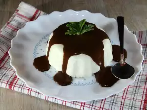 Панакота с шоколадным соусом