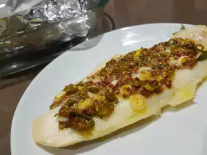 Пангасиус с соусом песто из зеленого чеснока