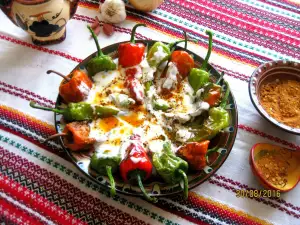 Жареные перцы с кислым молоком