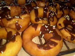 Вкусные жареные пончики