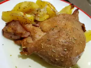 Мясо утки с грушами и картошкой