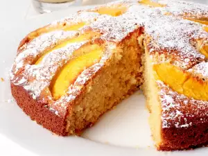 Пирог с компотом из персиков