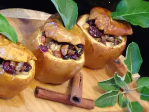 Печеные яблоки с ароматной начинкой