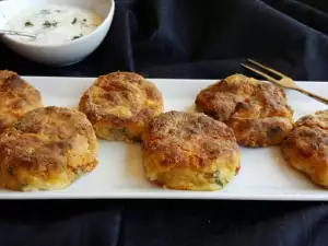 Запеченные картофельные котлетки с овощами