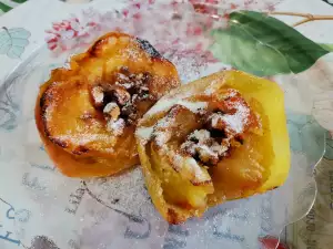 Запеченные яблоки с грецкими орехами и корицей