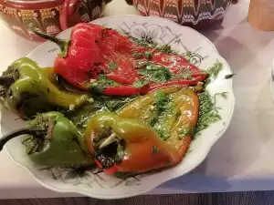 Печеный перец с чесноком