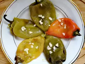 Классические запеченные сладкие перцы с чесноком