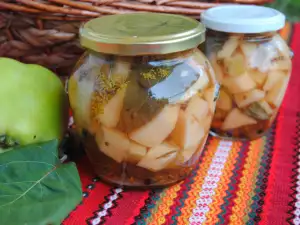 Острое соленье из айвы