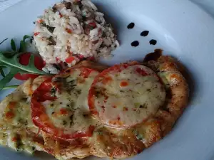 Куриный стейк с гарниром из риса