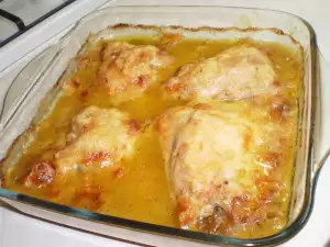 Куриные ножки в аппетитном луково-сырном соусе