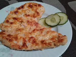 Запеченное куриное филе с кислым молоком и сыром