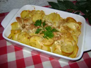 Куриное филе с картошкой и майонезом