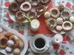 Простые пончики с кислым молоком