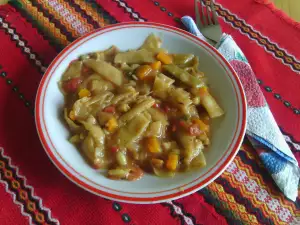 Постная стручковая фасоль в кастрюле