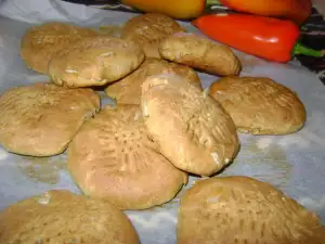 Небольшие лепешки с ржаной мукой и семечками